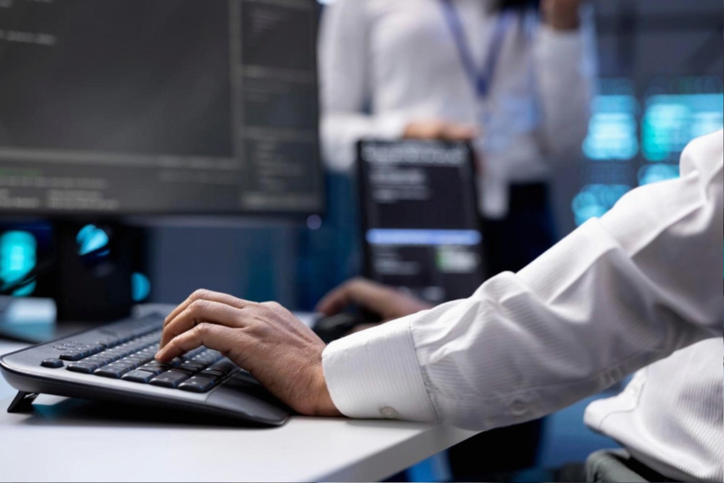 Робочий простір UX-дизайнера з прототипами інтерфейсів